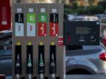 El precio de la gasolina y el diésel bajan por primera vez desde mayo casi 30 euros
