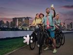 Turistas haciéndose un selfi en Singapur.