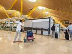 varios_pasajeros_zona_facturacion_terminal_aeropuerto_adolfo_suarez