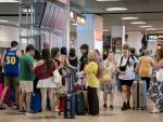 La 'vuelta a casa' de los españoles se palpa en los aeropuertos con 25.682 vuelos