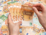 Los bancos recrudecen la batalla por las nóminas con hasta 400 euros de regalo