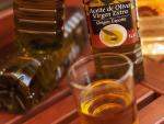 botellas_vasos_aceite_octubre_2023_madrid_espana_precio_aceite_oliva