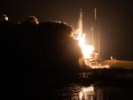 Lanzamiento de un cohete Falcon 9 de SpaceX desde Cabo Cañaveral.