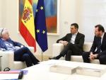 El presidente del Gobierno, Pedro Sánchez, y el consejero delegado de Ryanair, Michael O'Leary