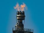brandenburg_schwedt_surplus_gas_burns_at_the_pck_petroleum