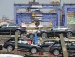 china_yantai_truck_transports_the_exported_goods_at_yantai