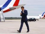 Macron en el aeropuerto