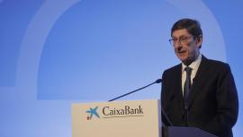 El presidente de CaixaBank, Jose Ignacio Goirigolzarri, interviene en la junta de accionistas, hoy en Valencia.