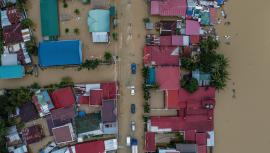 Imagen aérea de inundaciones por el supertifón 'Noru' a su paso por Filipinas.