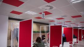 Vista de una de las instalaciones por dentro de una oficina del SEPE del Barrio del Pilar, a 2 de abril de 2024, en Madrid