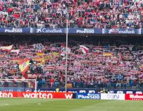 La presencia femenina en los estadios de fútbol es cada vez mayor, según un estudio español