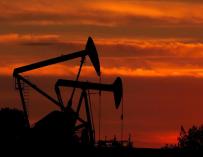 El petróleo de Texas cierra por encima de los 100 dólares por barril