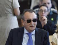 La Audiencia de Castellón suspende la entrada en prisión de Carlos Fabra mientras se tramita el indulto