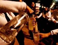 Psicólogos ponen en marcha una iniciativa piloto en las fiestas de Urduliz para tratar el botellón entre jóvenes