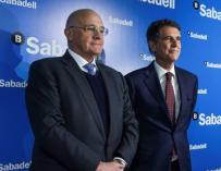 Oliu y Guardiola, presidente y CEO de Sabadell, renuncian al variable de 2020