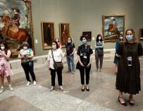 Varios visitantes en el primer día de apertura tras la pandemia del Museo del Prado,