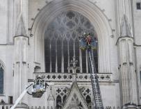 Declarado un incendio de consideración en el interior de la catedral de Nantes