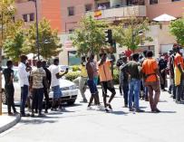 Cien inmigrantes se saltan restricciones y cortan Circunvalación de Albacete