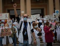 Imagen de una protesta de sanitarios durante la pandemia del coronavirus para reclamar más medios y personal.