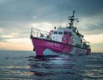 El grafitero 'Banksy' financia un barco de rescate de migrantes en el Mediterráneo