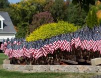 Unas 8.000 banderas representan a los muertos por la Covid en Massachusetts.