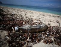 Plástico playa mar medioambiente contaminación