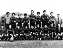 Antonio Resines (tercero por la derecha en la fila de abajo), con el equipo del Colegio Santa María del Pilar.