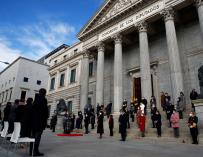 Vista general de la celebración del cuadragésimo segundo aniversario de la Constitución en la escalinata del Congreso de los Diputados este domingo en Madrid