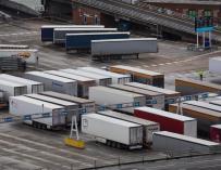 Los camiones esperan atascados en Dover