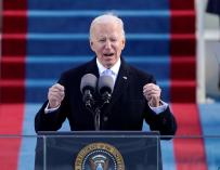 El presidente Joe Biden habla durante su toma de posesión como presidente de los Estados Unidos.