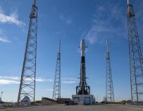 El cohete de SpaceX, preparado desde la zona de lanzamiento de Cabo Cañaveral.