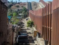 Vista hoy del muro fronterizo estadounidense en la ciudad de Tijuana, Baja California (México)