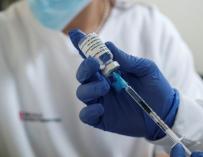 Los médicos recomiendan a Sanidad que amplíe vacuna de AstraZeneca a 65 años