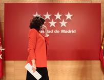 La presidenta de la Comunidad de Madrid, Isabel Díaz Ayuso, a su llegada a una rueda de prensa.
