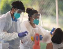15 July 2020, US, Austin: Health workers perform a free coronavirus (COVID-19) tests to Austin residents in a public park. Photo: Bob Daemmrich/ZUMA Wire/dpa (Foto de ARCHIVO) 15/7/2020 ONLY FOR USE IN SPAIN