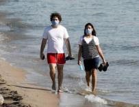 Sanidad propone mascarilla en la playa solo para pasear y si no hay distancia