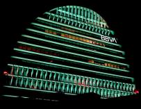 El edificio La Vela de BBVA iluminado de color verde.
BBVA
  (Foto de ARCHIVO)
5/3/2021
