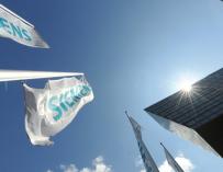 Tras la escisión en 2020 de Siemens Energy, la actual Siemens es una empresa de tecnología enfocada que se ocupa de la industria, la infraestructura, el transporte y el cuidado de la salud