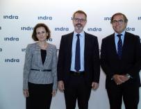 From left to right: Cristina Ruiz, CEO of Minsait, Mar Murtra, non-executive chairman of the group, and Ignacio Mataix, CEO of the Transport and Defense branch at the group's shareholders' meeting, held this Wednesday.  INDRA 6/30/2021