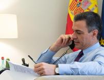 Pedro Sánchez llama por teléfono