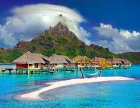 Un conjunto de archipiélagos en el Pacífico donde el turismo es la principal fuente de ingresos. Hoteles confortables en entornos paradisiacos para una relajación absoluta. Tahití o Bora Bora son las islas más conocidas donde disfrutar de una vacaciones a todo lujo.