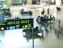 Viajeros en el aeropuerto de Málaga-Costa del Sol