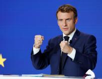 El presidente francés Emmanuel Macron pronuncia un discurso durante una rueda de prensa sobre la asunción de Francia a la presidencia de la UE, en París, Francia