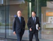 The president of Repsol, Antonio Brufau, walked with the CEO of the company, Josu Jon Imaz