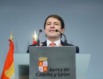 El presidente de la Junta de Castilla y León, Alfonso Fernández Mañueco, hace una declaración e prensa para anunciar la convocatoria de elecciones anticipadas, este lunes, en Valladolid.