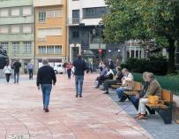 Gente por la calle en Oviedo. EUROPA PRESS (Foto de ARCHIVO) 11/6/2021