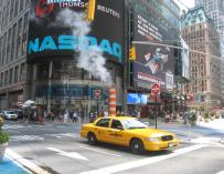 Cartel del Nasdaq en Times Square, Nueva York.