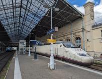 Un AVE de Renfe en una estación de Francia