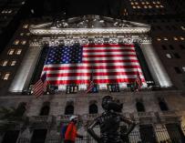 El Dow Jones salva la jornada de Wall Street con su duodécimo récord este año