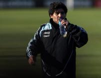 Maradona y sus colaboradores viajan a Madrid
